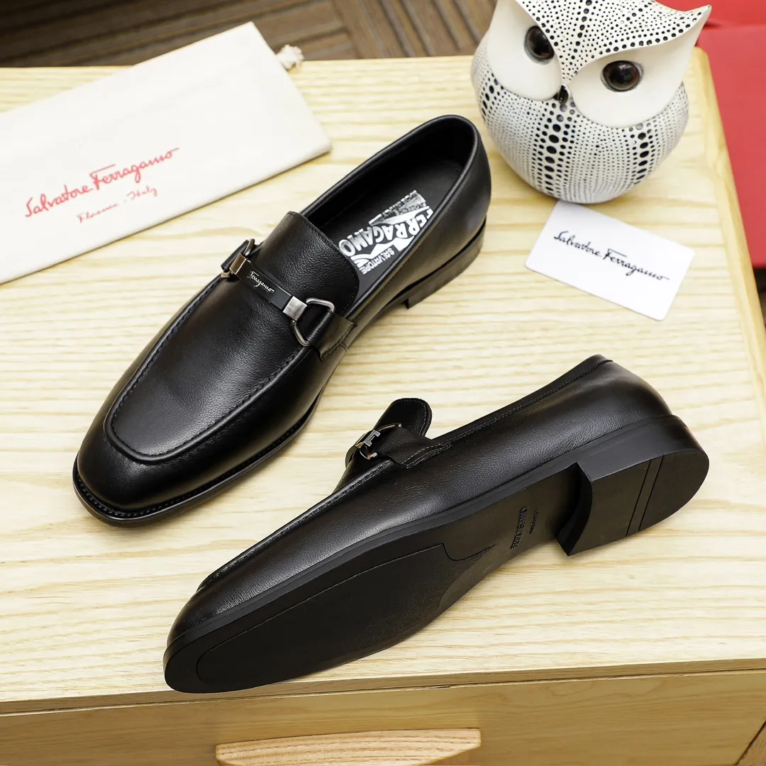 Factory price 460 🔥Ferragamo's new men's casual slip-on shoes🇨🇳Official website original 1:1 mold opening, original quality💯Fine workmanship, high-end luxury☘The upper is made of imported Italian first-layer cowhide🌴Water-dyed🐂Leather lining🍓Rubber wear-resistant and non-slip outsole, breathable and comfortable to wear🍍The first choice for high-grade men, 3 colors available! Code number 38-44 (45.46. Can be customized)